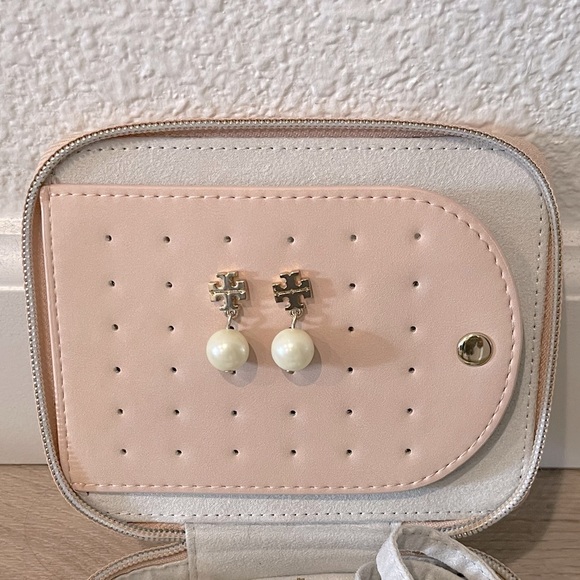 Tory Burch T logo pearl earrings. - Picture 1 of 2